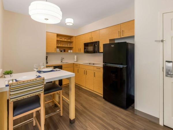 Sonesta ES Suites Charlotte Arrowood : photo 4 de la chambre suite 1 chambre lit king-size
