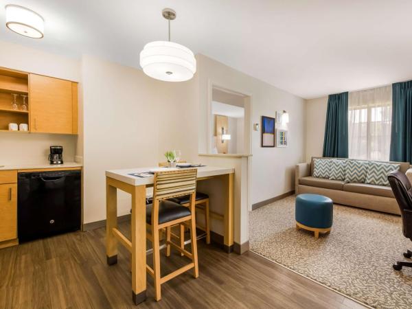 Sonesta ES Suites Charlotte Arrowood : photo 8 de la chambre suite 1 chambre lit king-size