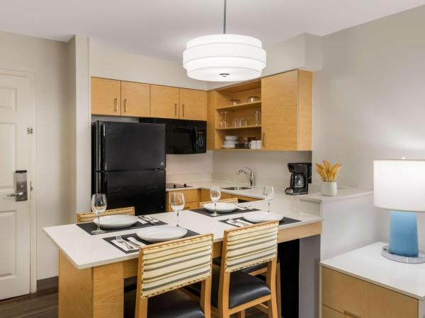 Sonesta ES Suites Charlotte Arrowood : photo 4 de la chambre suite 2 chambres avec lit king-size