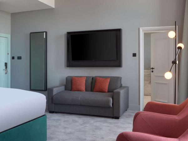 DoubleTree By Hilton Brighton Metropole : photo 8 de la chambre suite 1 chambre lit king-size avec balcon - vue