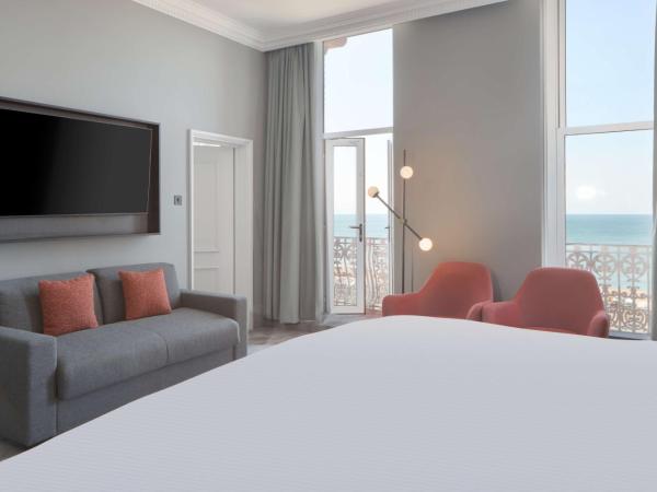 DoubleTree By Hilton Brighton Metropole : photo 2 de la chambre suite 1 chambre lit king-size avec balcon - vue