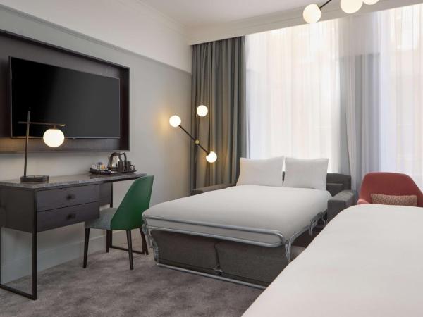 DoubleTree By Hilton Brighton Metropole : photo 7 de la chambre chambre lit king-size supérieure avec canapé-lit
