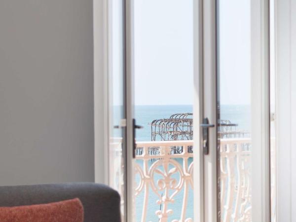 DoubleTree By Hilton Brighton Metropole : photo 5 de la chambre superior king room with sofa bed and balcony - sea view