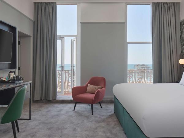 DoubleTree By Hilton Brighton Metropole : photo 2 de la chambre chambre lit king-size supérieure - vue sur mer 