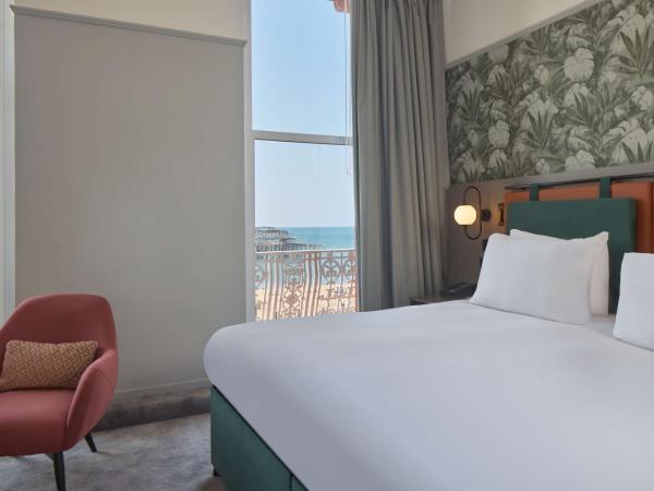 DoubleTree By Hilton Brighton Metropole : photo 5 de la chambre chambre lit king-size supérieure - vue sur mer 