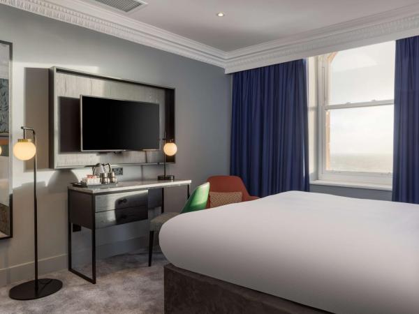 DoubleTree By Hilton Brighton Metropole : photo 3 de la chambre suite 1 chambre lit king-size avec vue sur mer