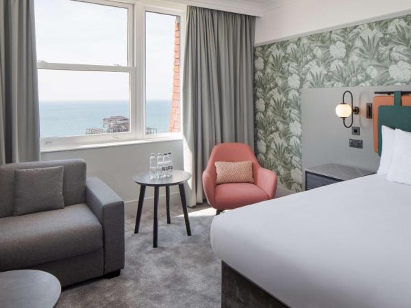 DoubleTree By Hilton Brighton Metropole : photo 3 de la chambre chambre lit king-size supérieure avec canapé-lit - vue sur mer