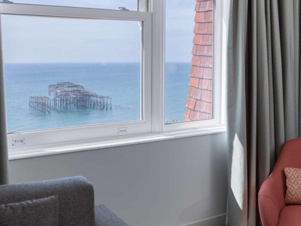 DoubleTree By Hilton Brighton Metropole : photo 5 de la chambre chambre lit king-size supérieure avec canapé-lit - vue sur mer
