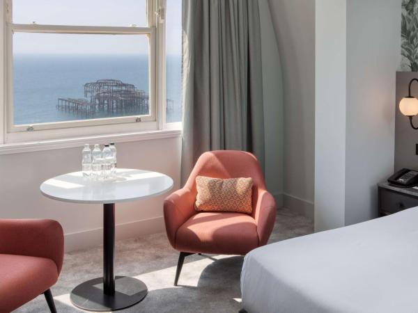 DoubleTree By Hilton Brighton Metropole : photo 4 de la chambre chambre lit queen-size supérieure – vue sur mer