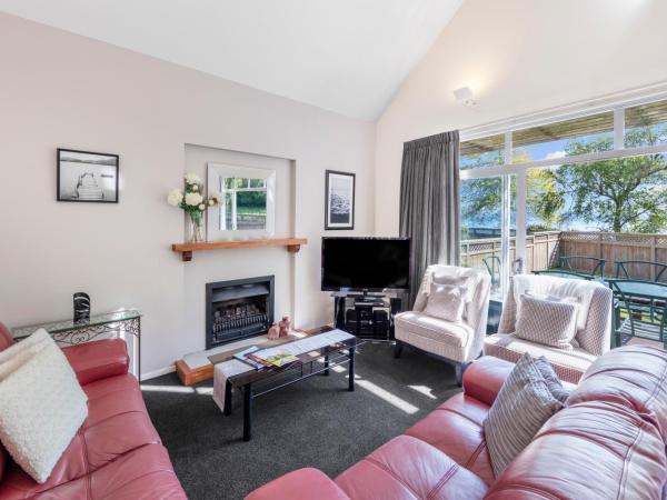 Ramada Resort By Wyndham Rotorua Marama : photo 1 de la chambre chalet 3 chambres - vue sur lac