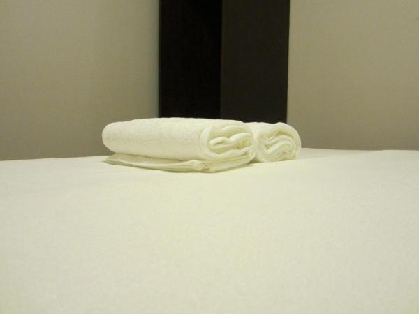 Stay Hostel : photo 5 de la chambre chambre lit queen-size avec salle de bains commune