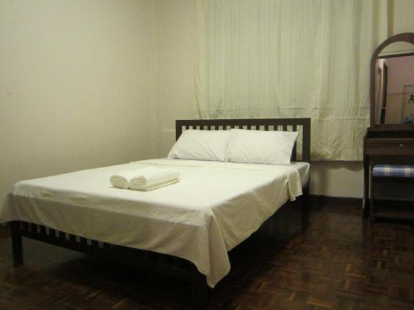 Stay Hostel : photo 6 de la chambre chambre lit queen-size avec salle de bains commune 