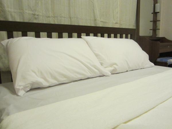 Stay Hostel : photo 5 de la chambre chambre lit queen-size avec salle de bains commune 