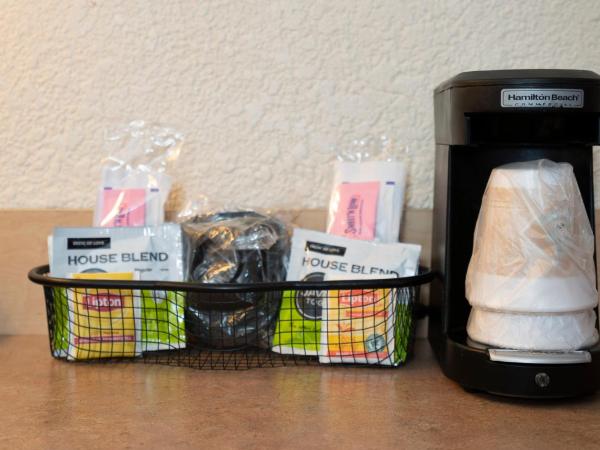 Red Roof Inn Tampa Fairgrounds - Casino : photo 3 de la chambre chambre lit king-size supérieure - non-fumeurs