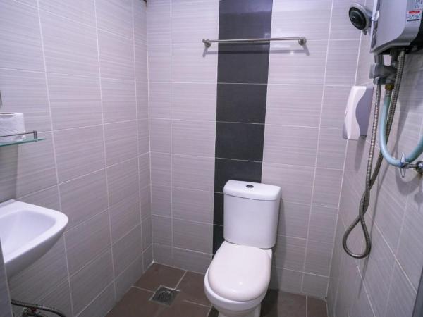 Heritage Inn : photo 5 de la chambre chambre lits jumeaux avec salle de bains privative