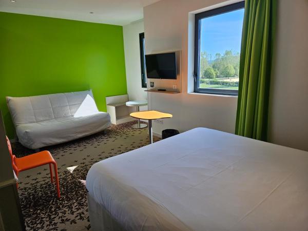 ibis styles Villeneuve Sur Lot : photo 1 de la chambre chambre double standard avec canapé-lit