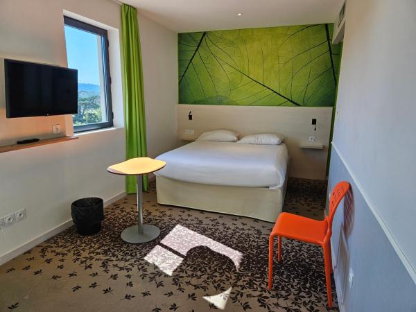 ibis styles Villeneuve Sur Lot : photo 2 de la chambre chambre double standard avec canapé-lit