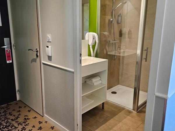 ibis styles Villeneuve Sur Lot : photo 4 de la chambre chambre double standard avec canapé-lit