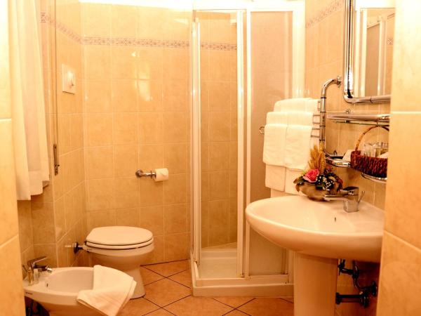 Hotel San Siro Fiera : photo 2 de la chambre chambre lits jumeaux