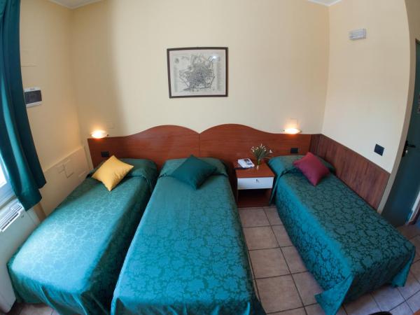 The Best Hotel : photo 2 de la chambre chambre triple