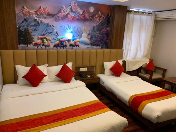 Redstone Regency Hotel : photo 5 de la chambre chambre familiale deluxe