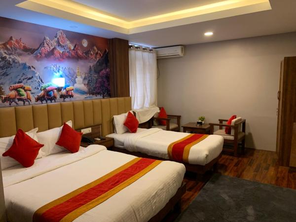 Redstone Regency Hotel : photo 2 de la chambre chambre familiale deluxe