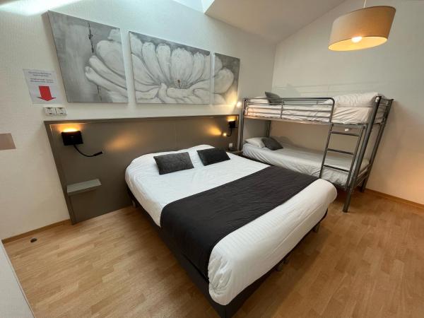 Cit'Hotel Le Cheval Blanc Cognac Centre : photo 2 de la chambre chambre quadruple avec 1 lit double et 2 lits simples