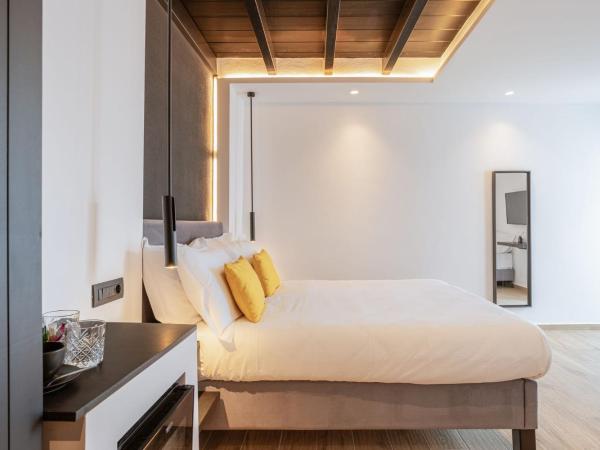 Laguna Suites in Mazera Mykonos : photo 3 de la chambre chambre triple - vue sur la piscine