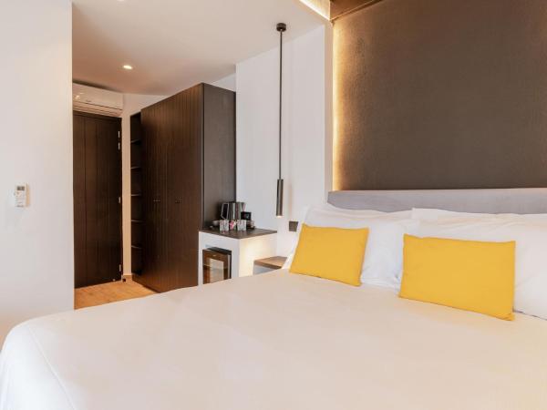 Laguna Suites in Mazera Mykonos : photo 7 de la chambre chambre triple - vue sur la piscine