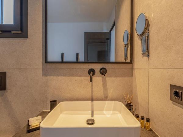 Laguna Suites in Mazera Mykonos : photo 8 de la chambre chambre triple - vue sur la piscine