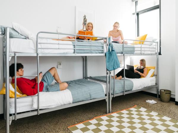 The Village Glebe : photo 3 de la chambre lit dans un dortoir de 4 lits