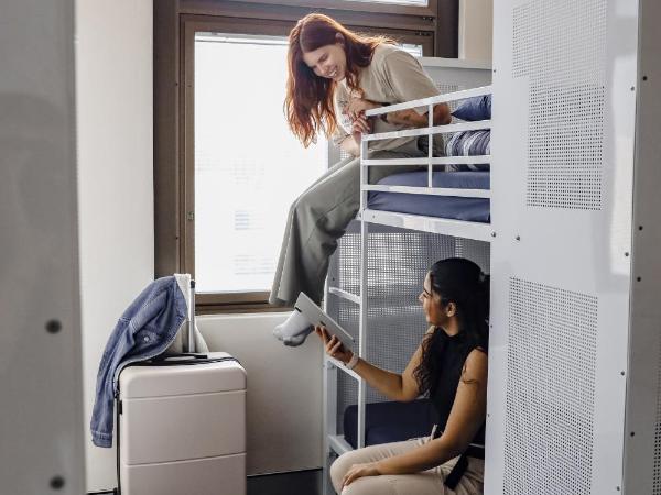 Wake Up! Sydney Central : photo 1 de la chambre lit dans dortoir féminin de 4 lits avec salle de bains commune