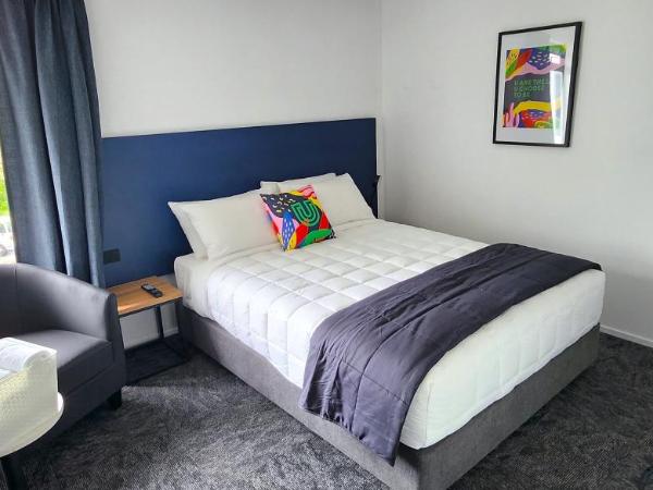Urban Lounge Sleepery : photo 4 de la chambre chambre lit queen-size avec salle de bains commune 