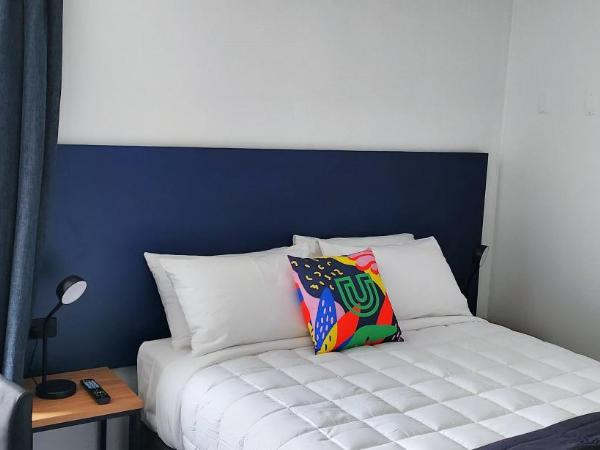 Urban Lounge Sleepery : photo 3 de la chambre chambre lit queen-size avec salle de bains commune 
