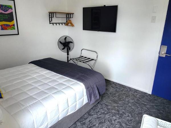 Urban Lounge Sleepery : photo 5 de la chambre chambre lit queen-size avec salle de bains commune 