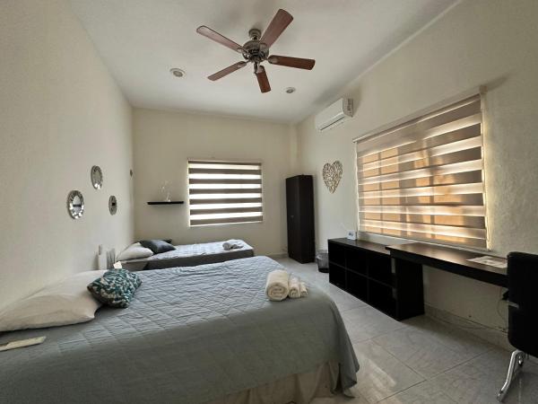 Casa Sasha's Mini Palace : photo 3 de la chambre chambre double avec salle de bains privative