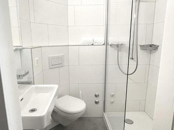 Hotel Merkur - West Station : photo 7 de la chambre chambre double