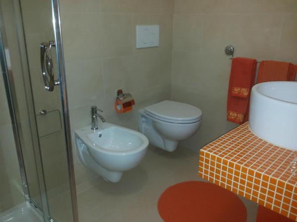I Colori di Mag : photo 7 de la chambre chambre double avec salle de bains
