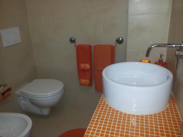 I Colori di Mag : photo 10 de la chambre chambre double avec salle de bains