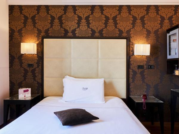 Hotel Touring : photo 6 de la chambre chambre simple avec terrasse