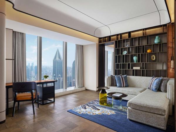 Conrad Shanghai : photo 1 de la chambre suite deluxe avec lit king-size