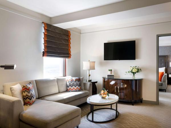 Colcord Hotel Oklahoma City, Curio Collection by Hilton : photo 1 de la chambre suite lit king-size