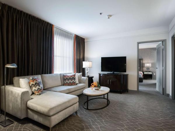 Colcord Hotel Oklahoma City, Curio Collection by Hilton : photo 3 de la chambre suite lit king-size