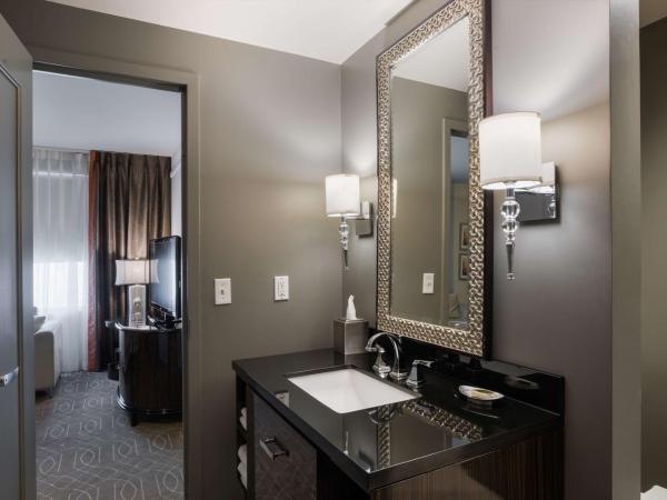 Colcord Hotel Oklahoma City, Curio Collection by Hilton : photo 4 de la chambre suite lit king-size