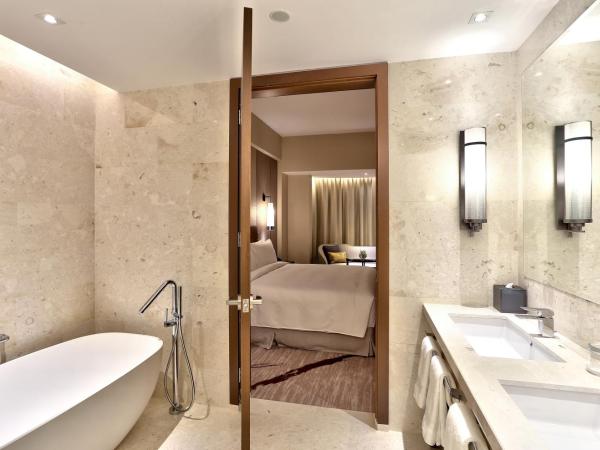 Hilton Kota Kinabalu : photo 6 de la chambre suite 1 chambre lit king-size