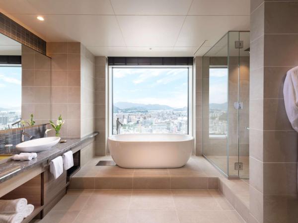 Hilton Hiroshima : photo 3 de la chambre suite deluxe avec lit king-size