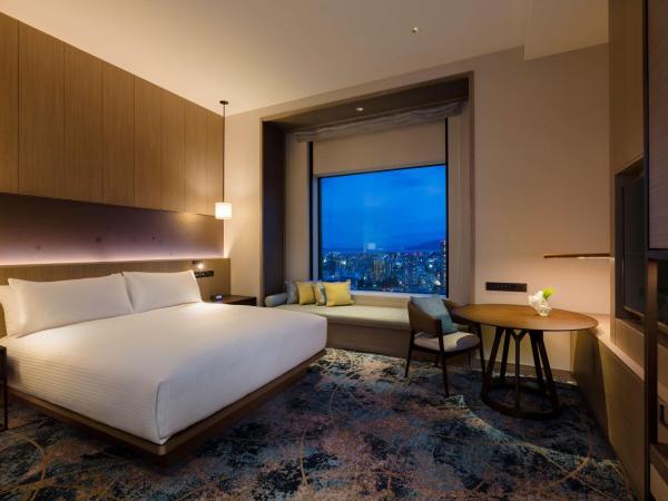 Hilton Hiroshima : photo 1 de la chambre chambre lit king-size exéctive - accès au salon