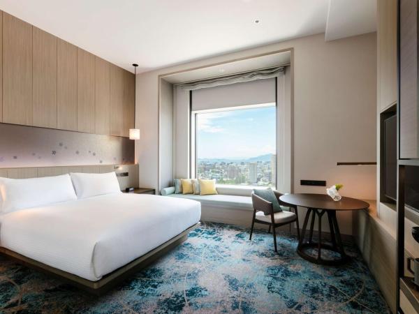 Hilton Hiroshima : photo 2 de la chambre chambre lit king-size exéctive - accès au salon