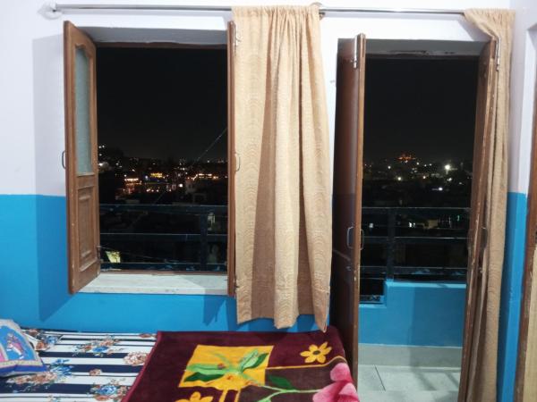 Sunshine Guest House & Restaurant : photo 10 de la chambre chambre double avec balcon