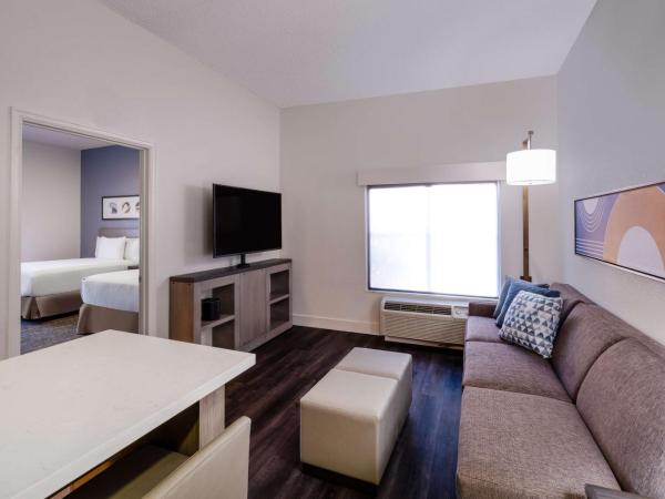 Hyatt House Colorado Springs Airport : photo 2 de la chambre one-bedroom suite with two queen beds with kitchen and sofa bed